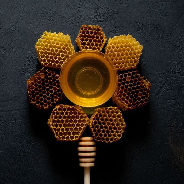 تشخیص عسل طبیعی از روی رنگ